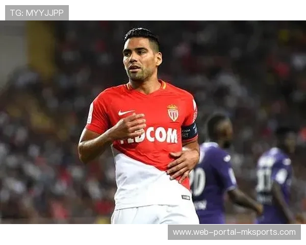 莱奥大腿肌肉拉伤退场，米兰锋线遭遇打击