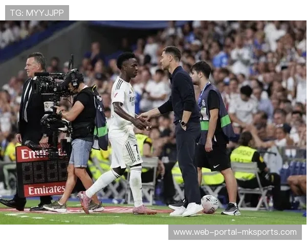 维尼修斯与主帅阿隆索关系紧张，已告知皇马不续约意向