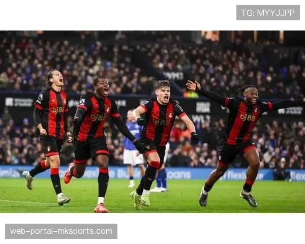 曼联客场平局暴露混合防守体系中场保护不足问题